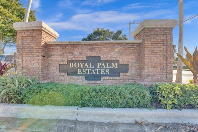 view of community / neighborhood sign