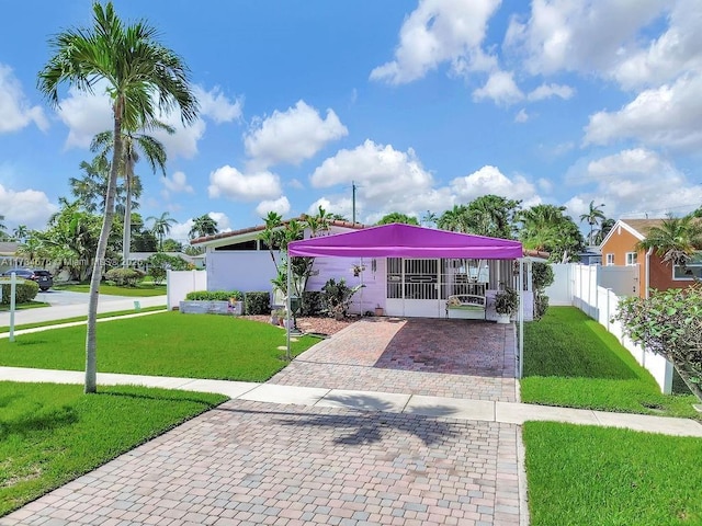 view of front of property with a front yard