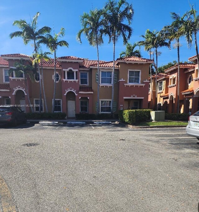 view of mediterranean / spanish-style house