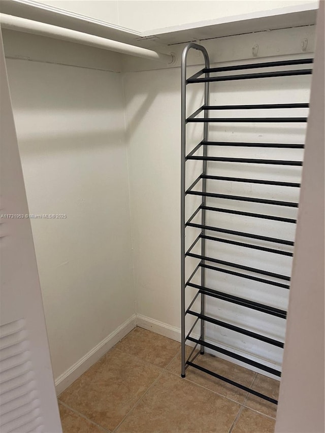 walk in closet featuring light tile patterned floors