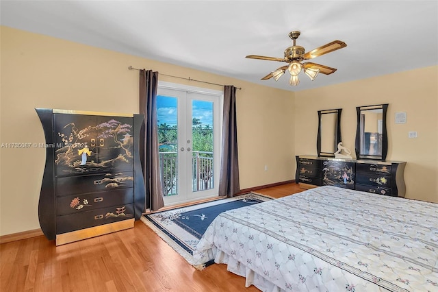 bedroom with access to outside, light hardwood / wood-style floors, and ceiling fan