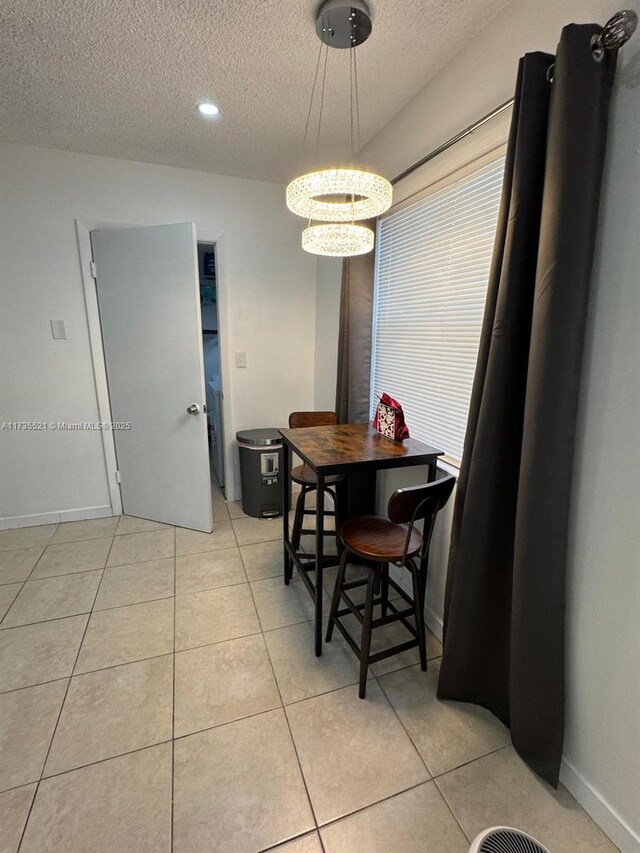 laundry area featuring washing machine and dryer and light tile patterned floors