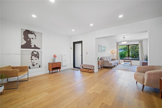 sitting room with light wood-style floors, recessed lighting, and baseboards