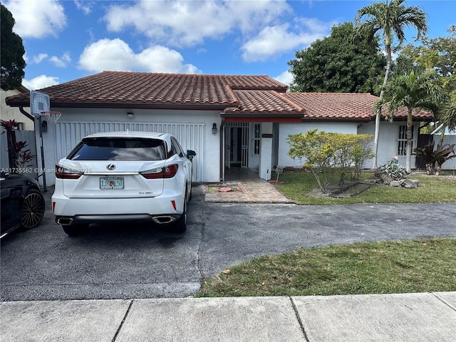 view of front of house featuring a garage