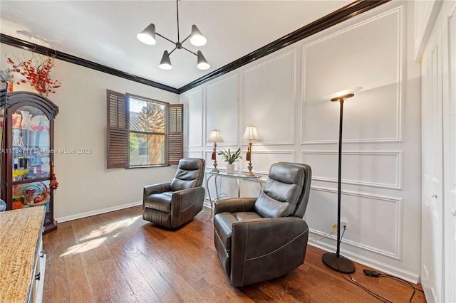 living area featuring crown molding, dark wood-type flooring, and an inviting chandelier