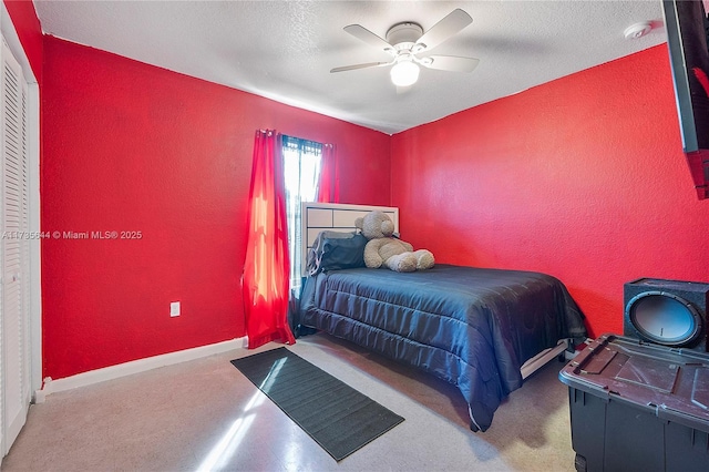 bedroom with ceiling fan and a textured ceiling