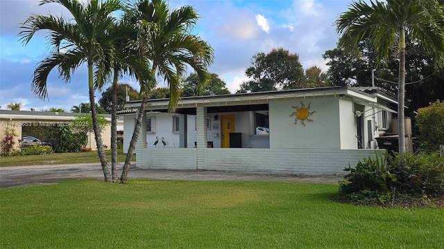 ranch-style house with a front yard