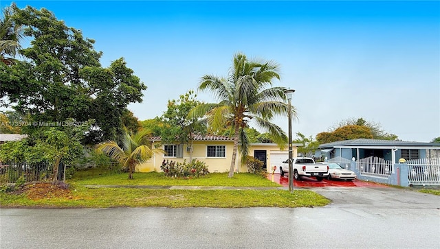 view of front of home with a front lawn