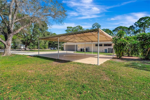 exterior space featuring a lawn