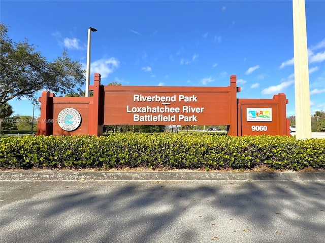 view of community / neighborhood sign