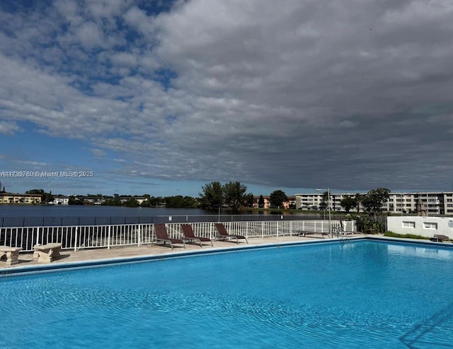 view of swimming pool