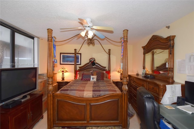 bedroom featuring ceiling fan and a textured ceiling