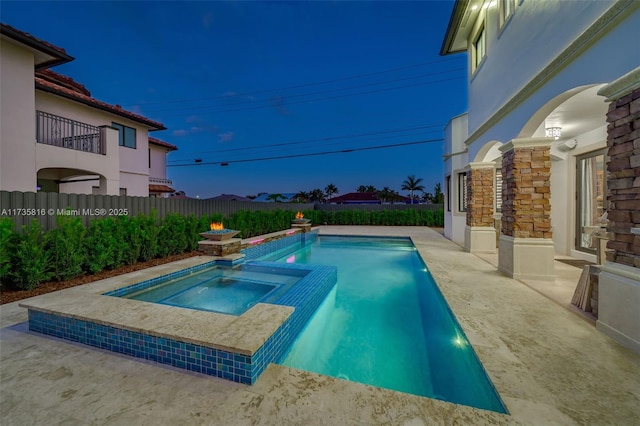 view of pool featuring an in ground hot tub