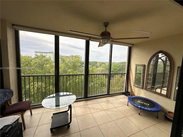 sunroom / solarium featuring ceiling fan