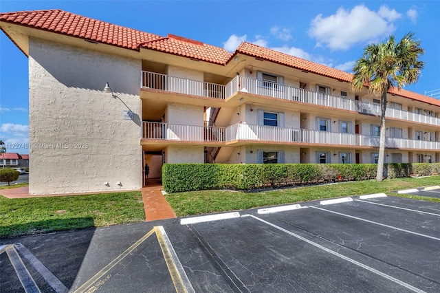 700 SE 6th Ave Unit 203, Deerfield Beach, FL 33441 - view of building exterior featuring uncovered parking