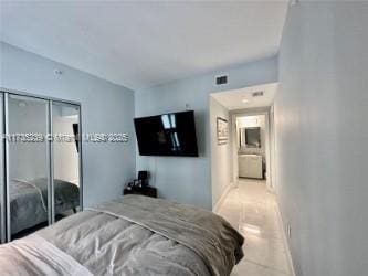 bedroom featuring a closet