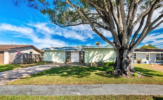 single story home with a front yard