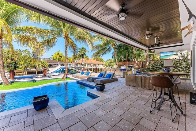 view of swimming pool featuring a jacuzzi, a patio area, and ceiling fan