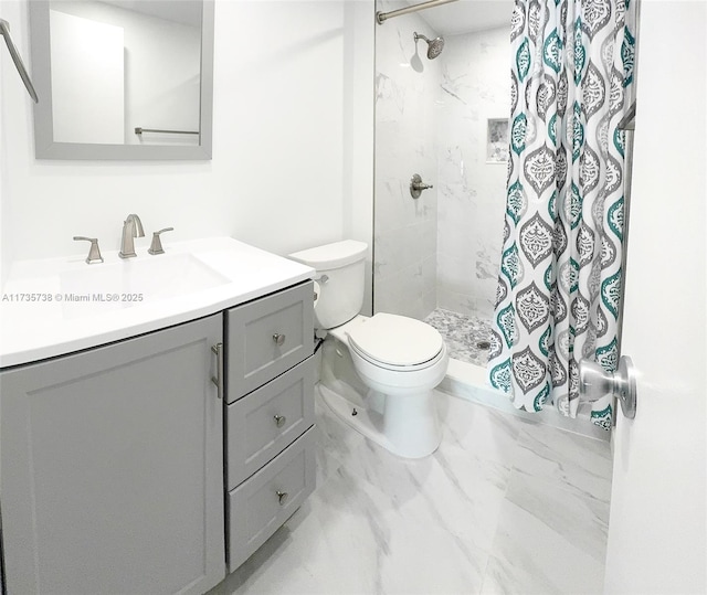 bathroom featuring a shower with curtain, vanity, and toilet