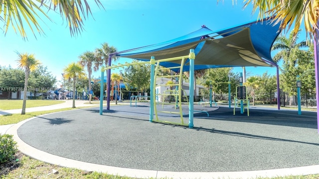 580 Egret Dr Unit 119, Hallandale Beach, FL 33009 - surrounding community with playground community