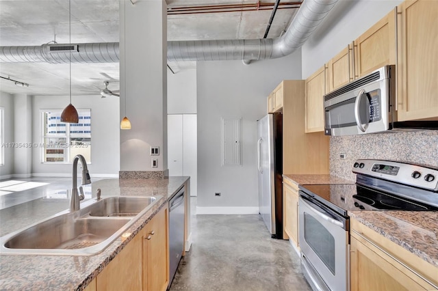 kitchen with sink, hanging light fixtures, stainless steel appliances, tasteful backsplash, and light brown cabinets