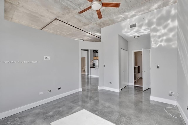 empty room featuring concrete floors and ceiling fan