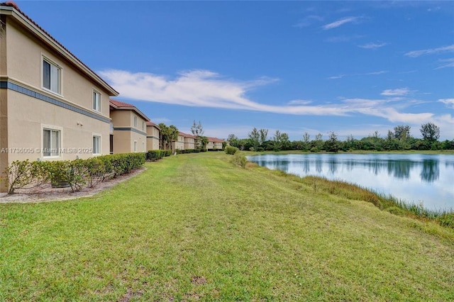 view of yard featuring a water view