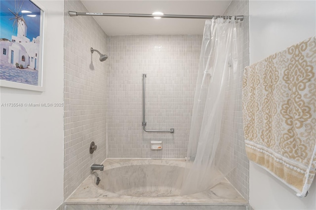 bathroom with shower / bath combo