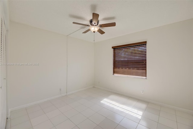 spare room featuring ceiling fan and a textured ceiling