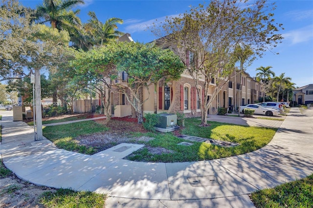 view of front of house featuring a front lawn