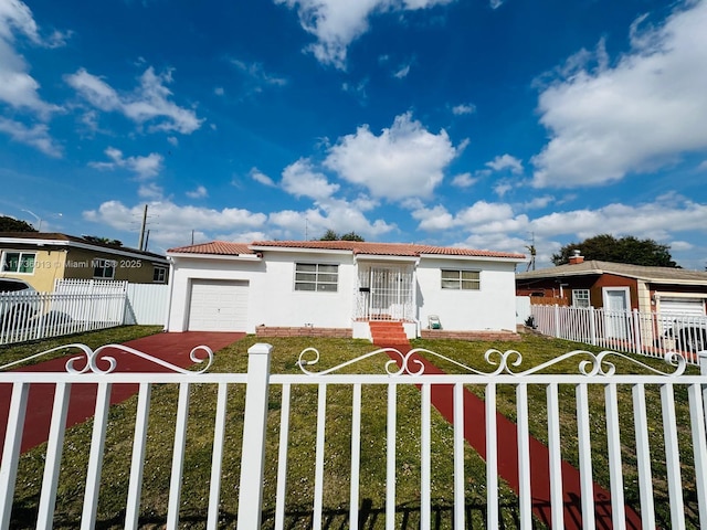 view of front facade featuring a garage and a front lawn