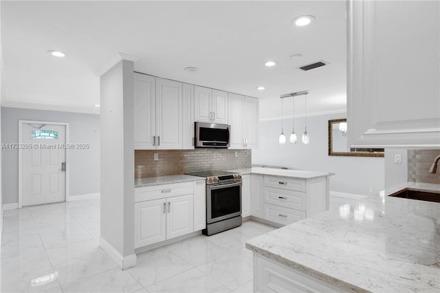 kitchen with stainless steel appliances, hanging light fixtures, white cabinets, and kitchen peninsula