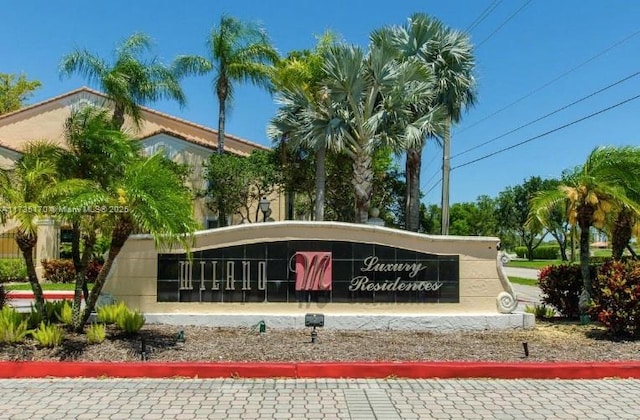 view of community / neighborhood sign