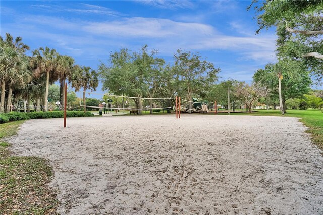 surrounding community with volleyball court