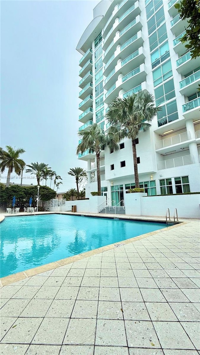 view of swimming pool