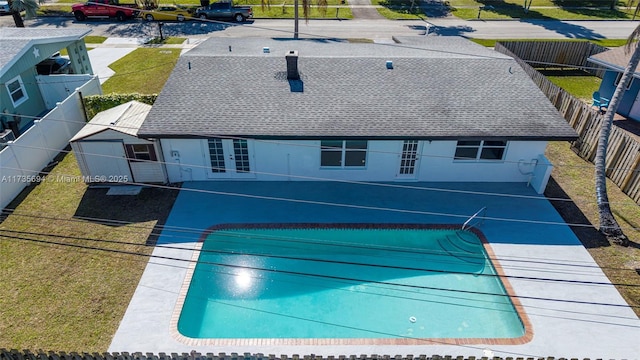 view of swimming pool