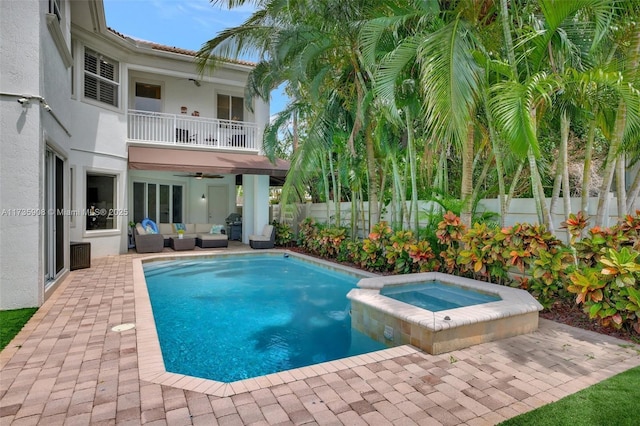 view of swimming pool with outdoor lounge area, ceiling fan, and an in ground hot tub