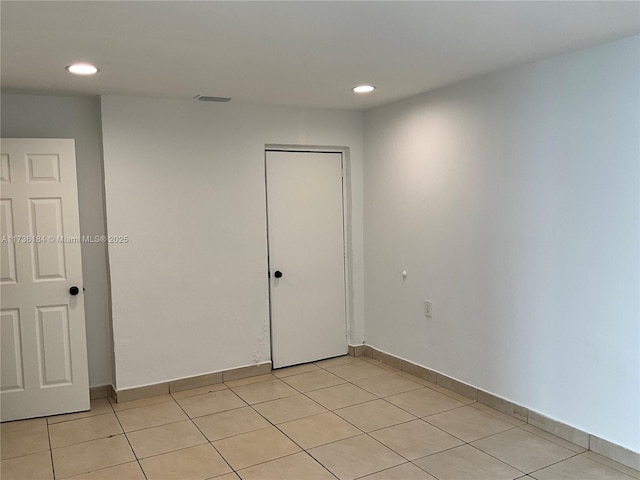 spare room featuring light tile patterned flooring