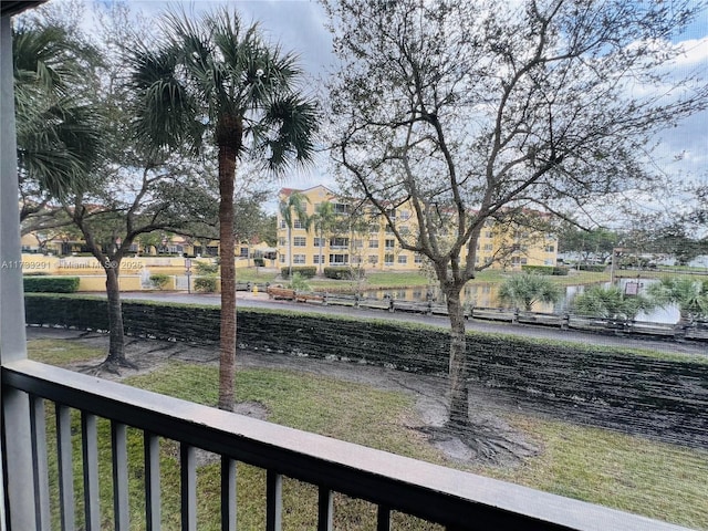 view of yard featuring a water view