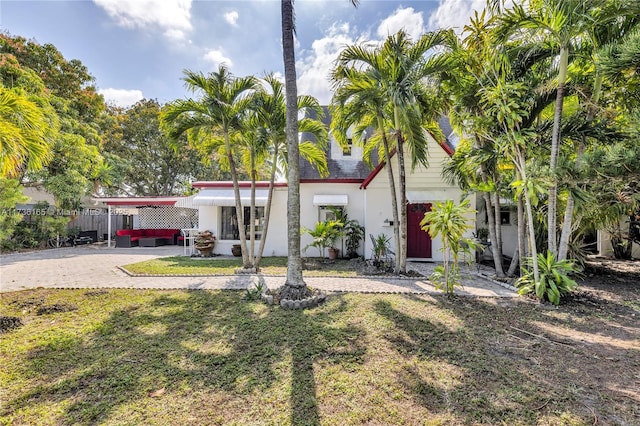 view of front of house with a front yard