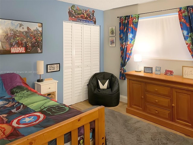 bedroom with a textured ceiling and a closet