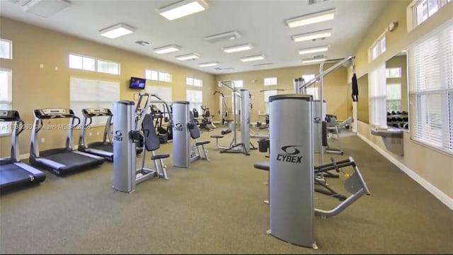 exercise room featuring baseboards