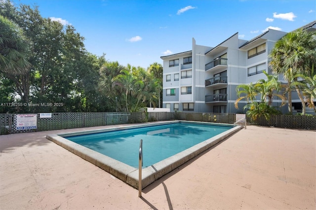 view of swimming pool