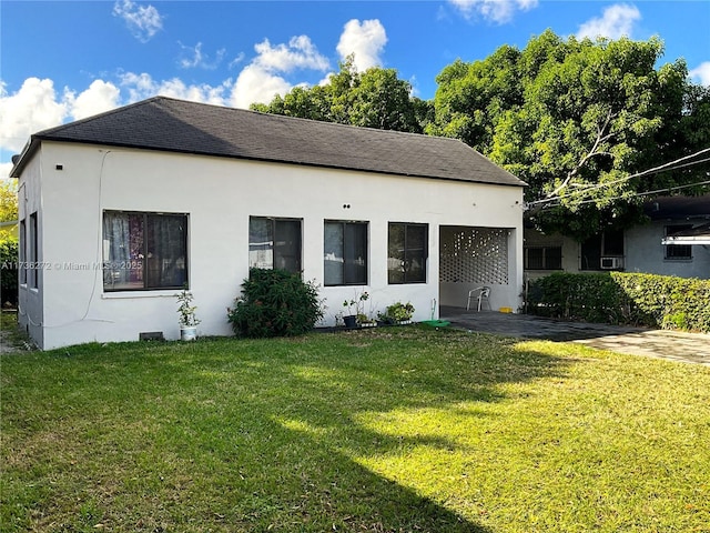 view of front facade with a front lawn