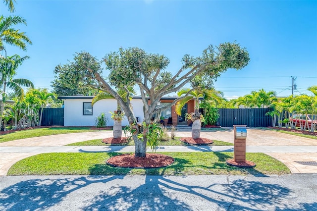 view of front of property with a front yard