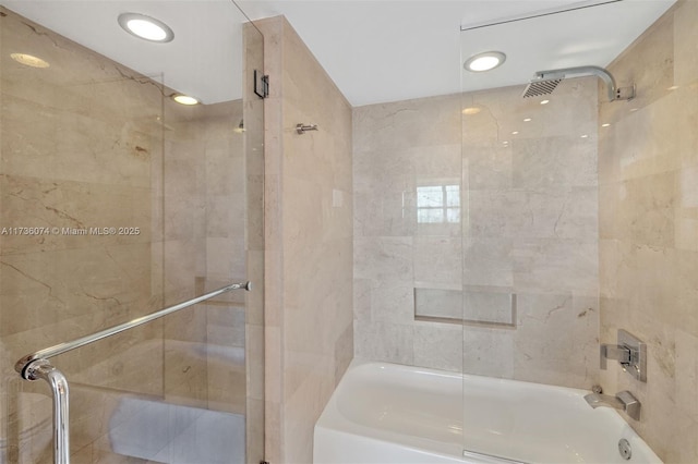 bathroom featuring tiled shower / bath combo