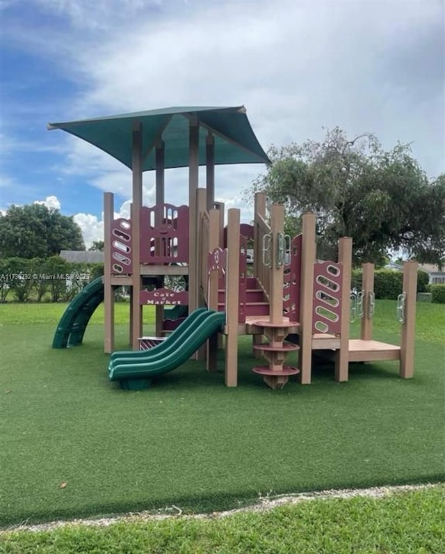 view of jungle gym featuring a yard