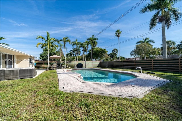 view of swimming pool with an outdoor hangout area and a lawn