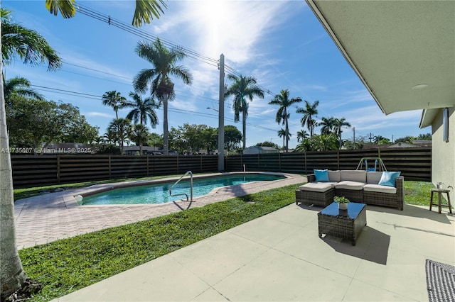 view of swimming pool featuring a patio and outdoor lounge area