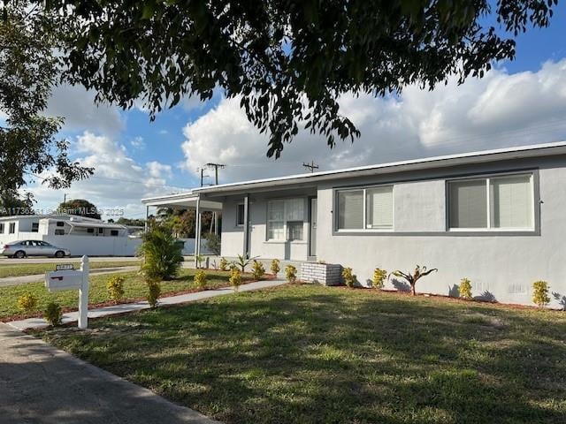 view of front facade with a front lawn